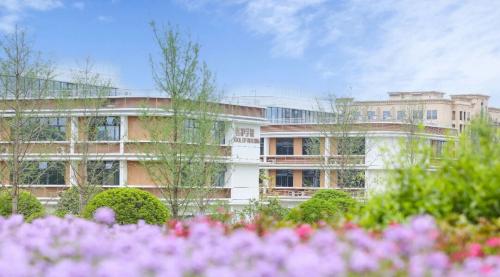 医路启航,心向阳光——宜宾医药健康职业学院大一新生开学心理调适指南